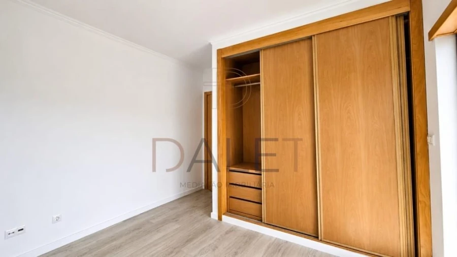 Moradia T5 para Venda em Almada, Cova da Piedade, Pragal e Cacilhas Foto 40