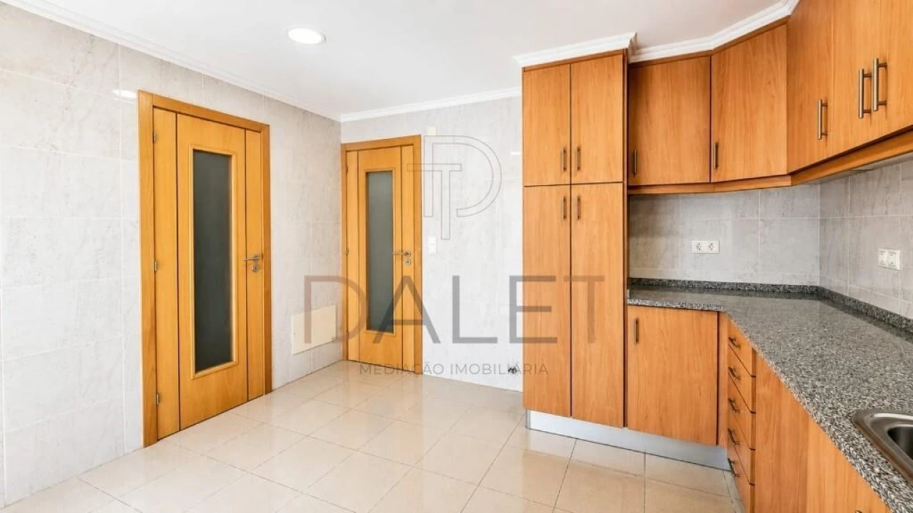 Moradia T5 para Venda em Almada, Cova da Piedade, Pragal e Cacilhas Foto 11