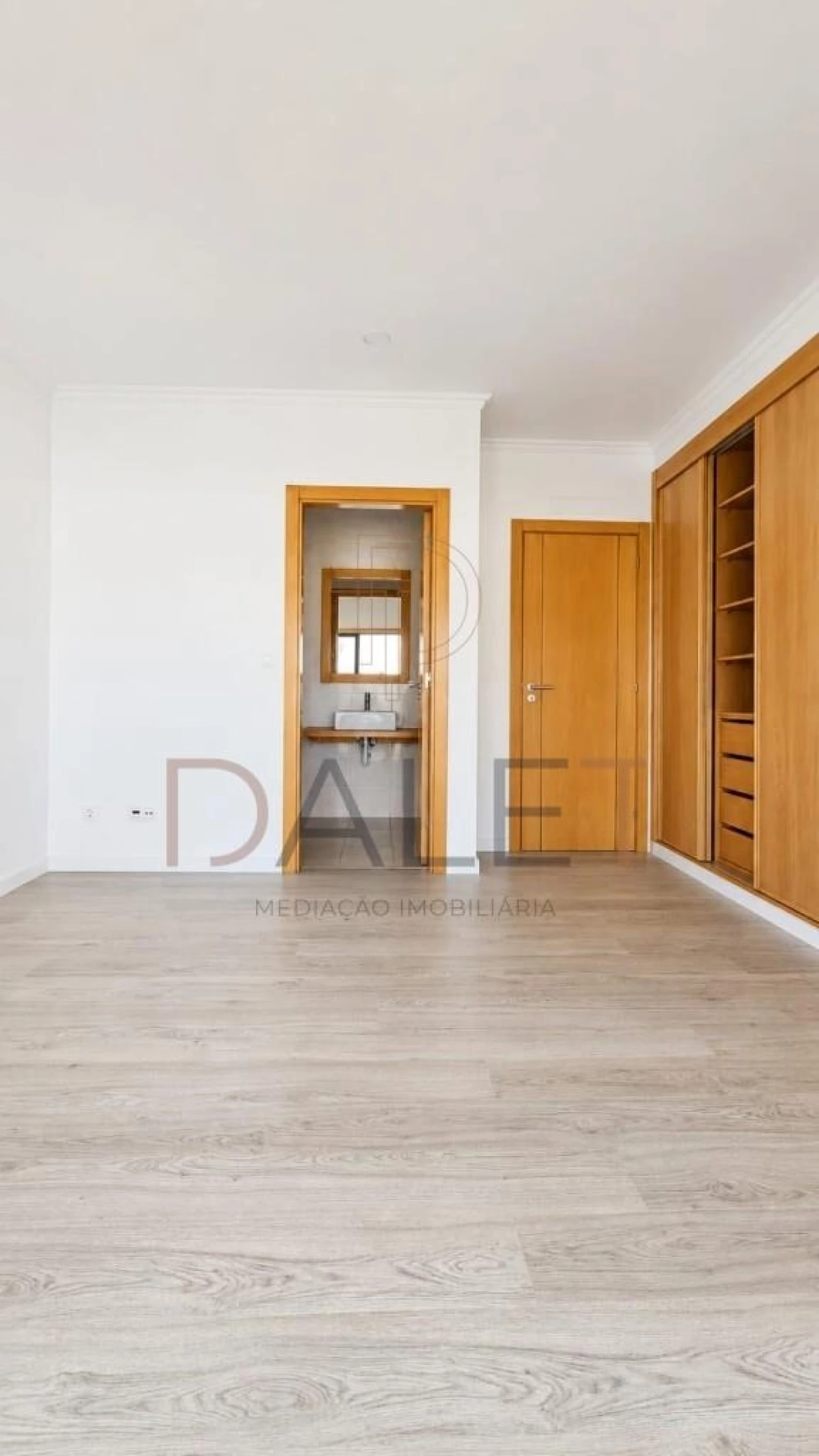 Moradia T5 para Venda em Almada, Cova da Piedade, Pragal e Cacilhas Foto 32