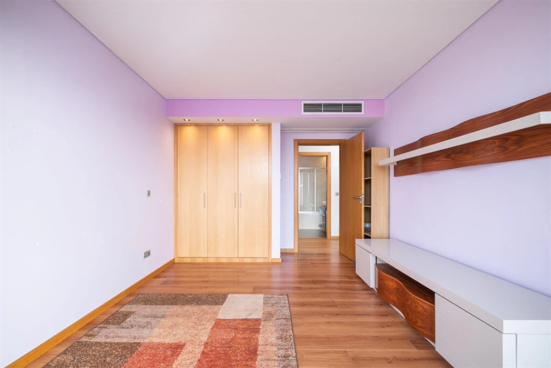 Apartamento T4 para Venda em Santo Antonio dos Olivais Foto 8
