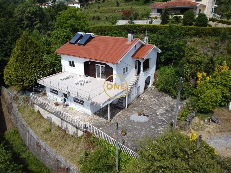 Moradia T5 para Venda em Valdreu Foto 1