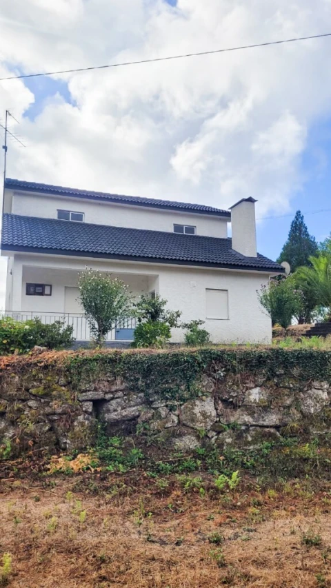 Moradia T4 para Venda em Mosteiro