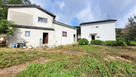 Moradia T4 para Venda em Mosteiro