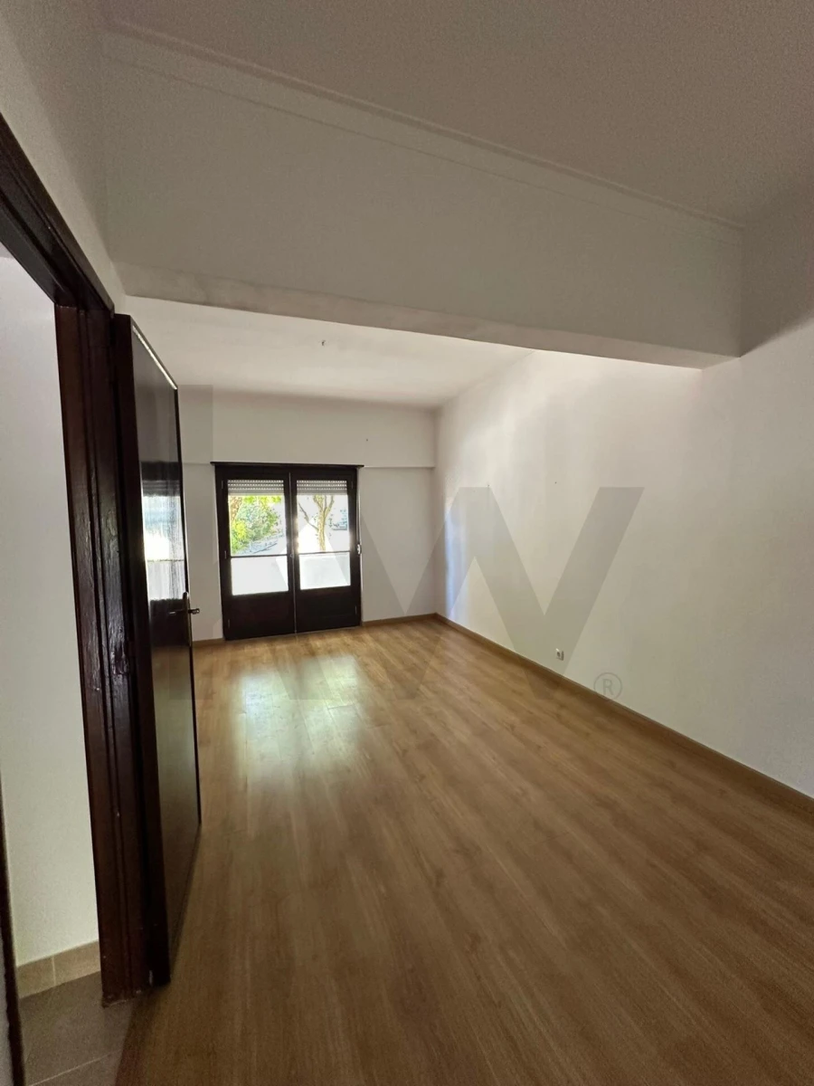 Apartamento T2 para Venda em Póvoa de Santa Iria e Forte da Casa Foto 4
