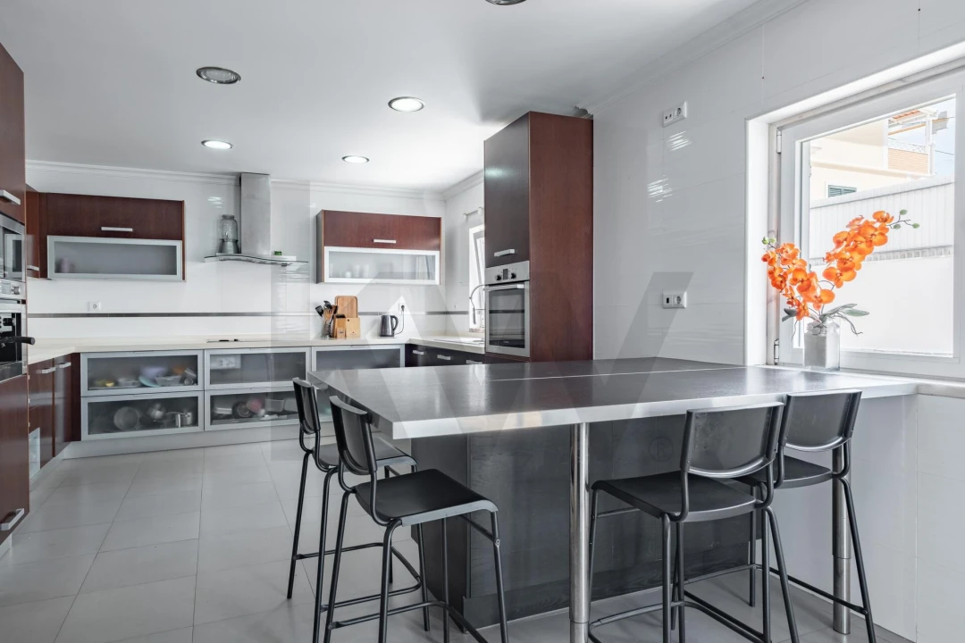 Moradia T4 para Venda em Porto Salvo Foto 33