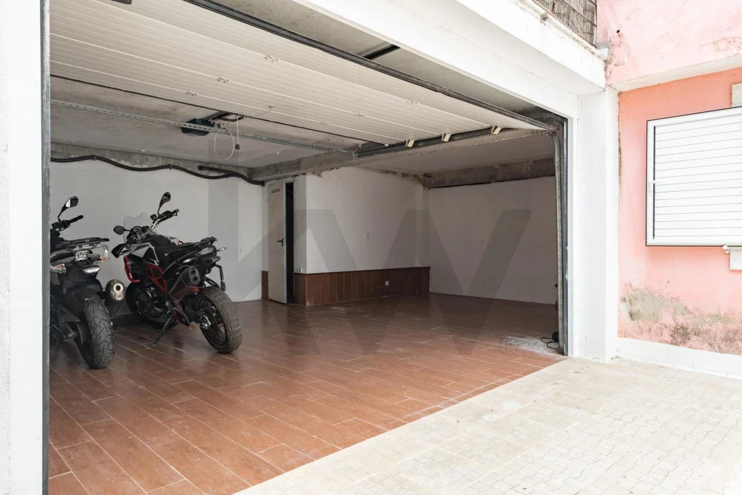 Moradia T4 para Venda em Porto Salvo Foto 37
