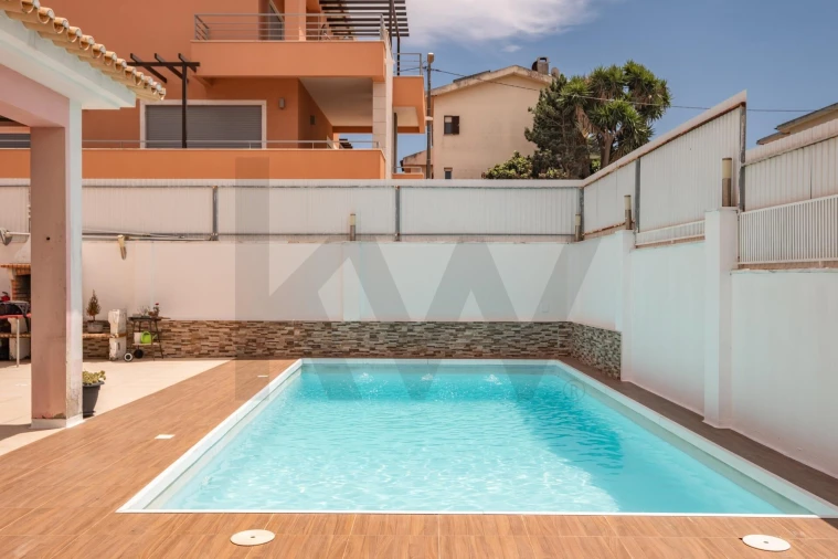 Moradia T4 para Venda em Porto Salvo Foto 3
