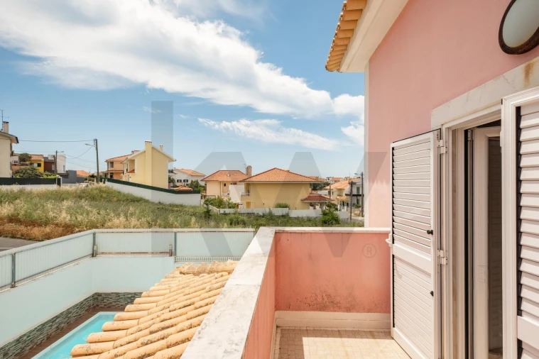 Moradia T4 para Venda em Porto Salvo Foto 19