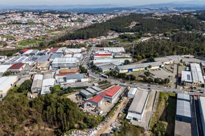 Armazém para Arrendamento em Lourosa