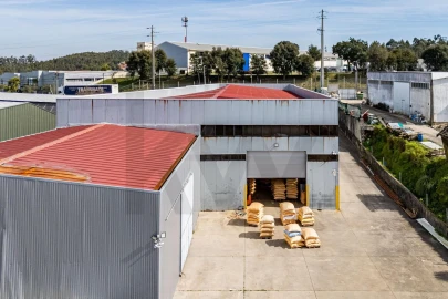 Armazém para Arrendamento em Lourosa