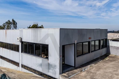 Armazém para Arrendamento em Lourosa