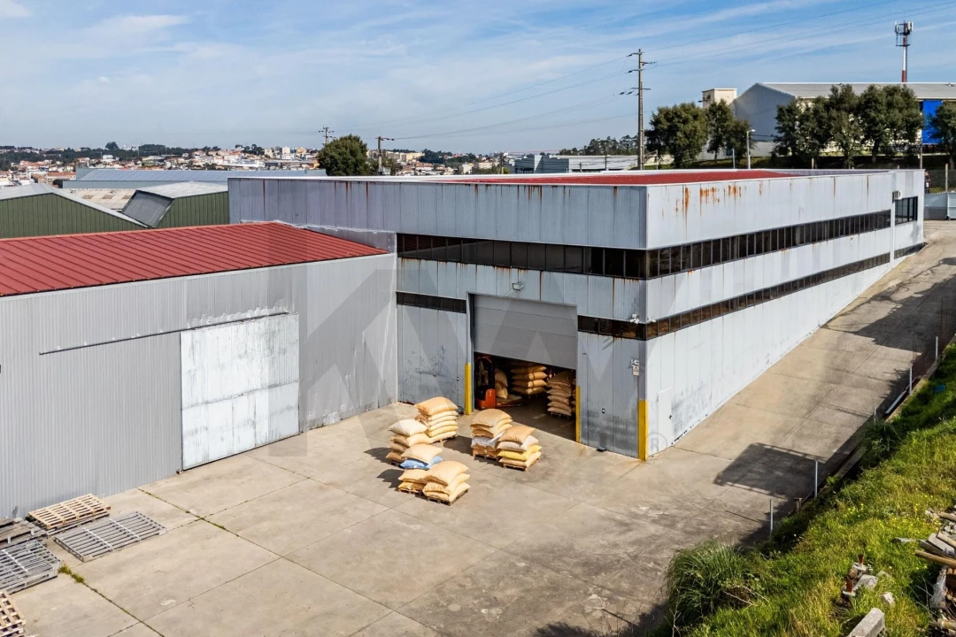 Armazém para Arrendamento em Lourosa Foto 1