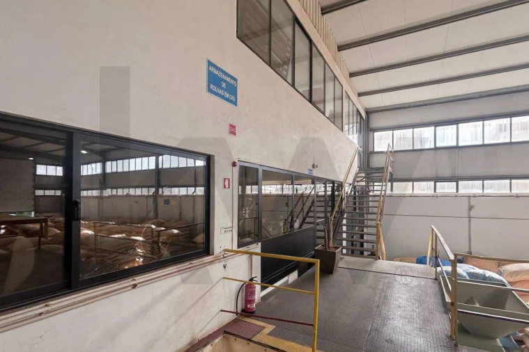 Armazém para Arrendamento em Lourosa Foto 8