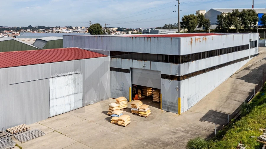 Armazém para Arrendamento em Lourosa