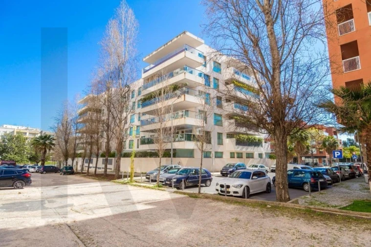 Apartamento T2 para Venda em Portimão Foto 2