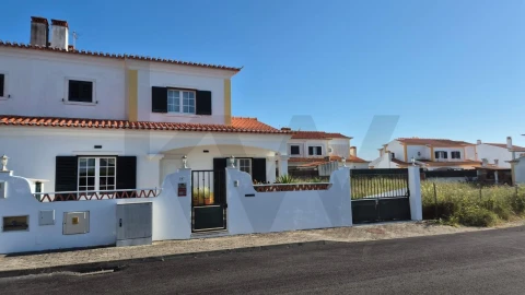 Moradia T3 para Venda em Carvoeira