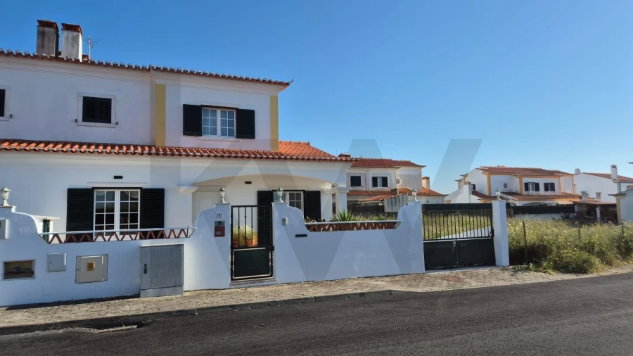 Moradia T3 para Venda em Carvoeira Foto 23