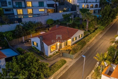 Moradia T5 para Venda em Caniço
