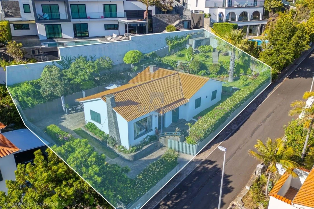 Moradia T5 para Venda em Caniço Foto 6