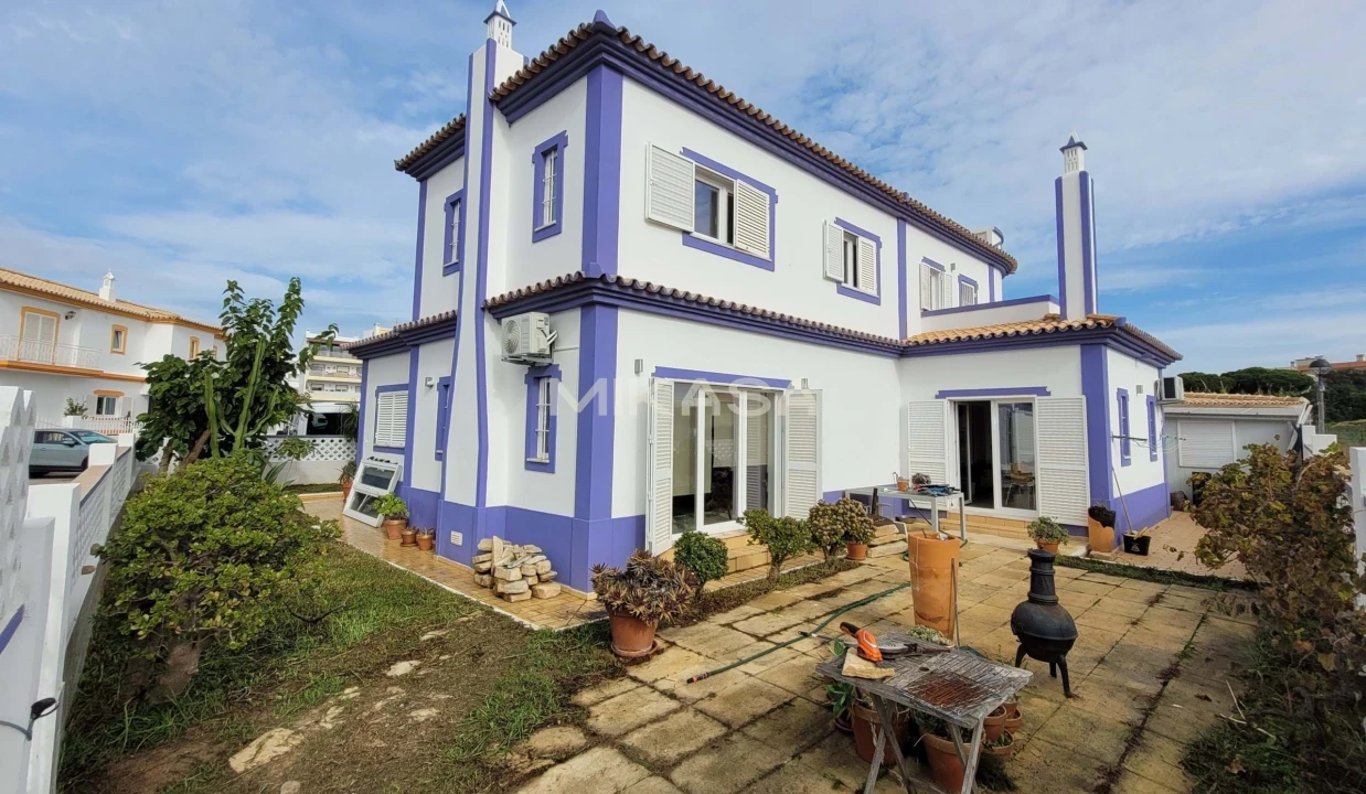 Moradia T4 para Venda em Montenegro Foto 1