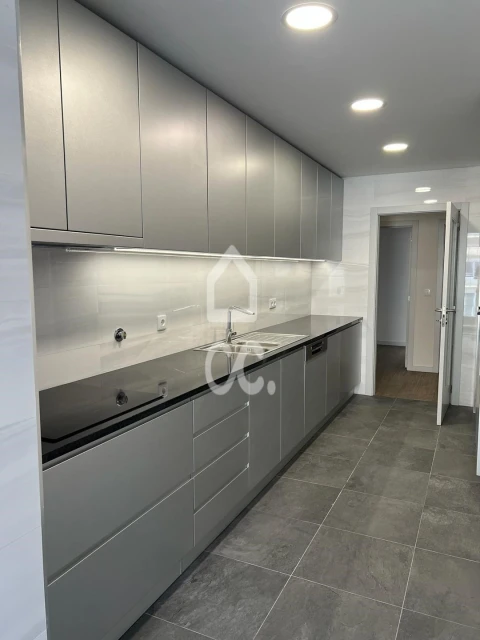 Apartamento T3 para Venda em Cedofeita, Santo Ildefonso, Sé, Miragaia, São Nicolau e Vitória