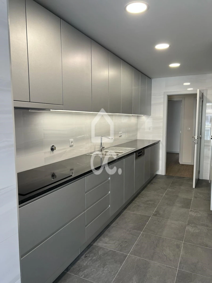Apartamento T3 para Venda em Cedofeita, Santo Ildefonso, Sé, Miragaia, São Nicolau e Vitória Foto 8