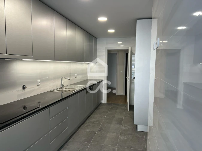 Apartamento T3 para Venda em Cedofeita, Santo Ildefonso, Sé, Miragaia, São Nicolau e Vitória Foto 5