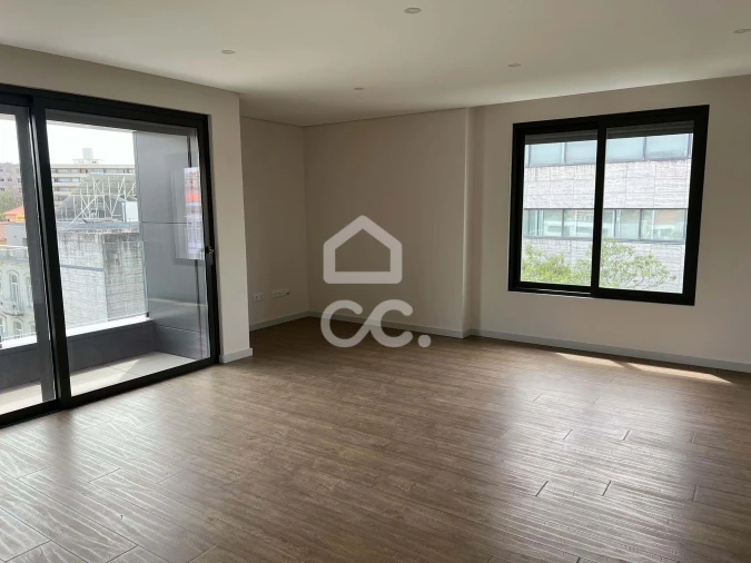 Apartamento T3 para Venda em Cedofeita, Santo Ildefonso, Sé, Miragaia, São Nicolau e Vitória Foto 3