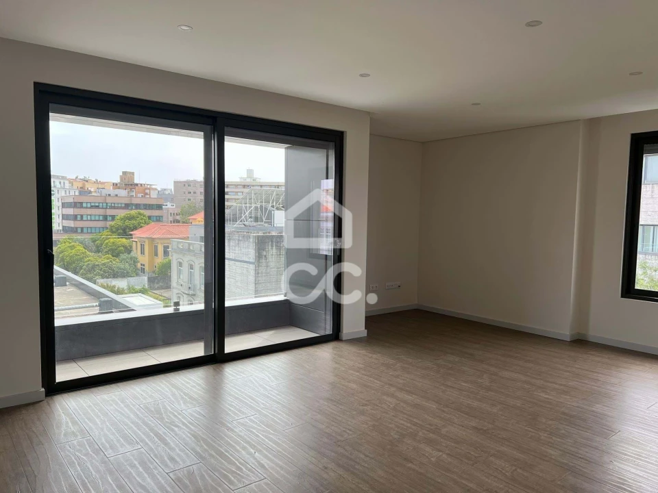 Apartamento T3 para Venda em Cedofeita, Santo Ildefonso, Sé, Miragaia, São Nicolau e Vitória Foto 4
