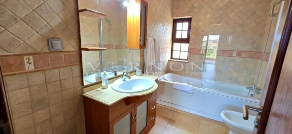 Moradia T4 para Venda em Silves