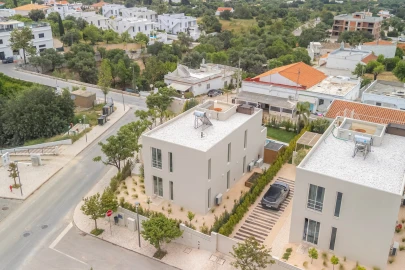 Moradia T3 para Venda em Santa Barbara de Nexe