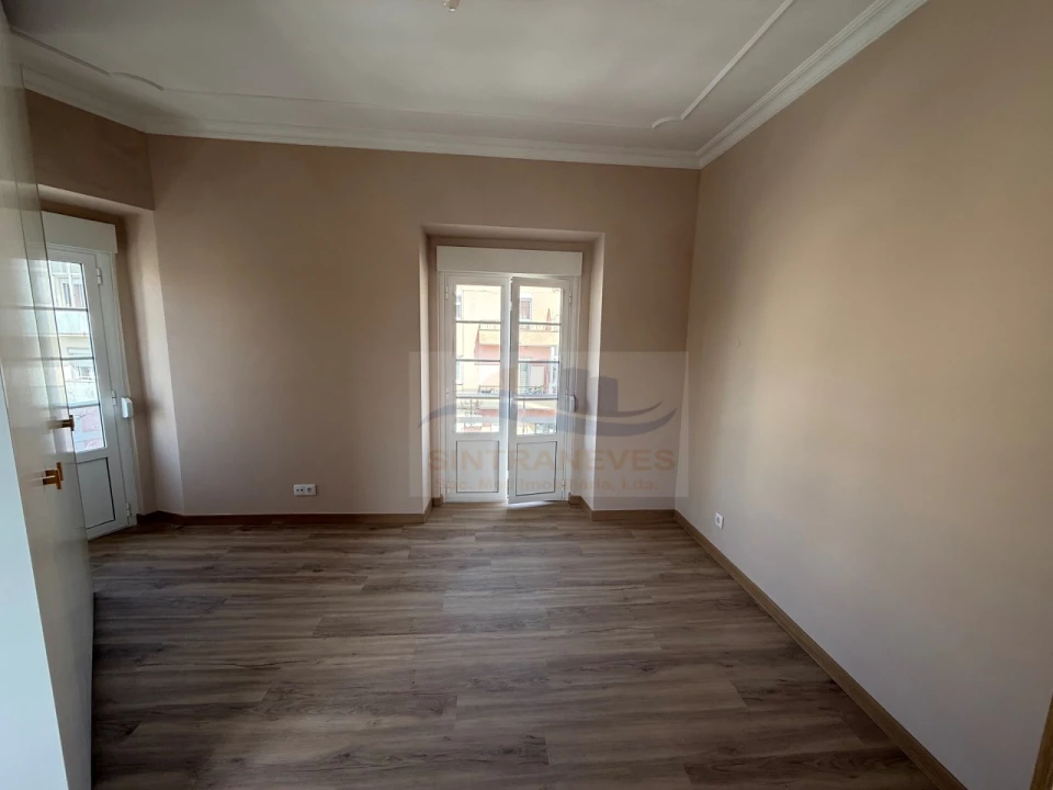 Apartamento T2 para Venda em Venteira Foto 3