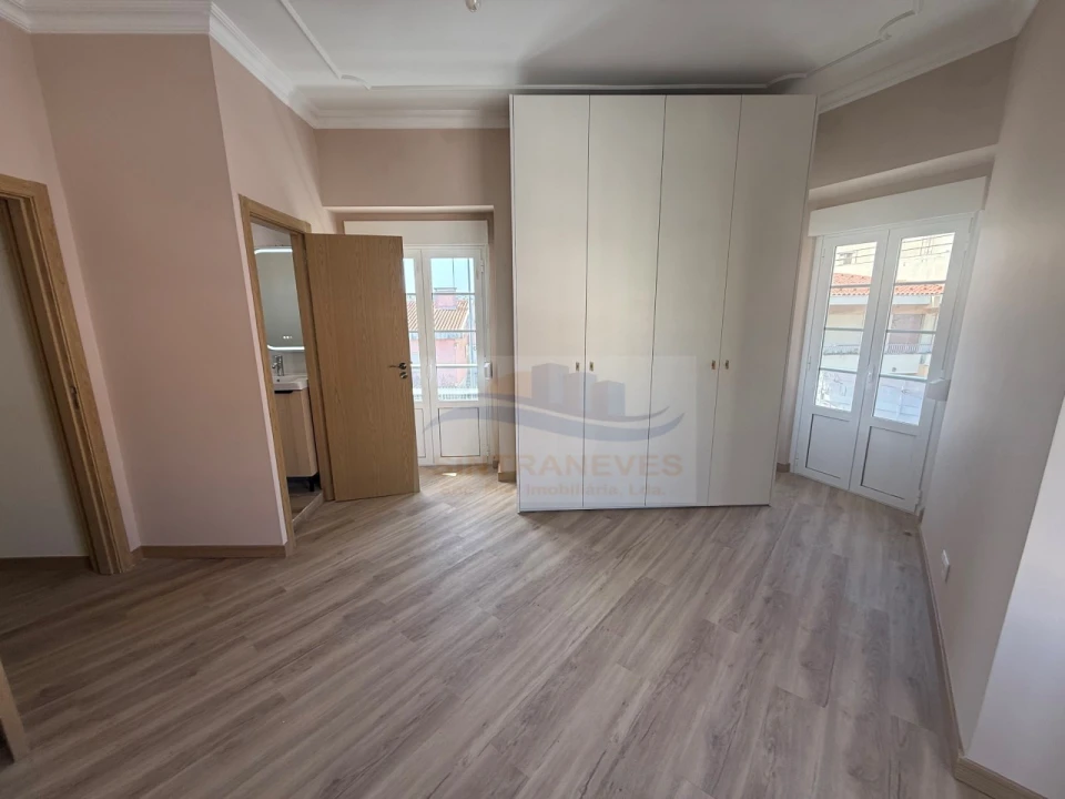 Apartamento T2 para Venda em Venteira Foto 4