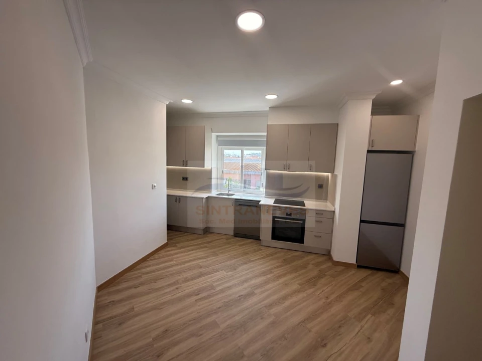 Apartamento T2 para Venda em Venteira Foto 19