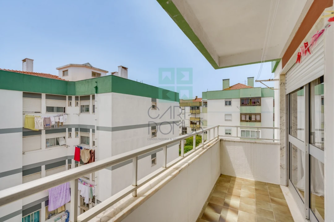 Apartamento T2 para Venda em Odivelas Foto 2