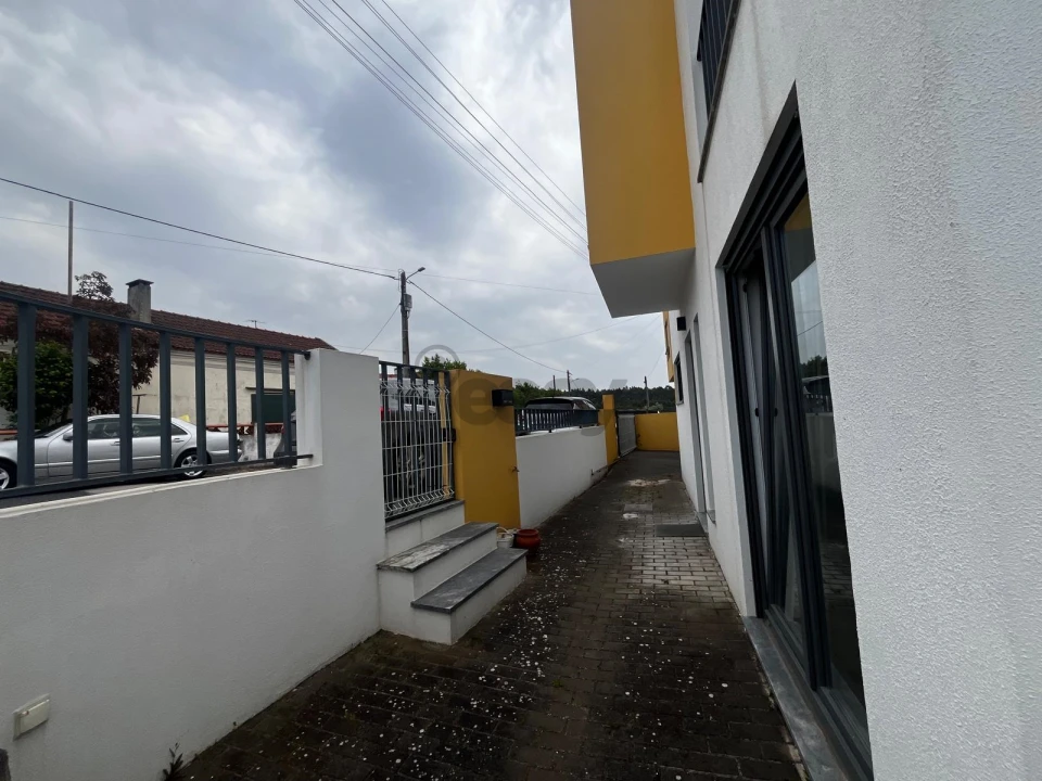 Moradia T3 para Venda em Campelos e Outeiro da Cabeça Foto 3