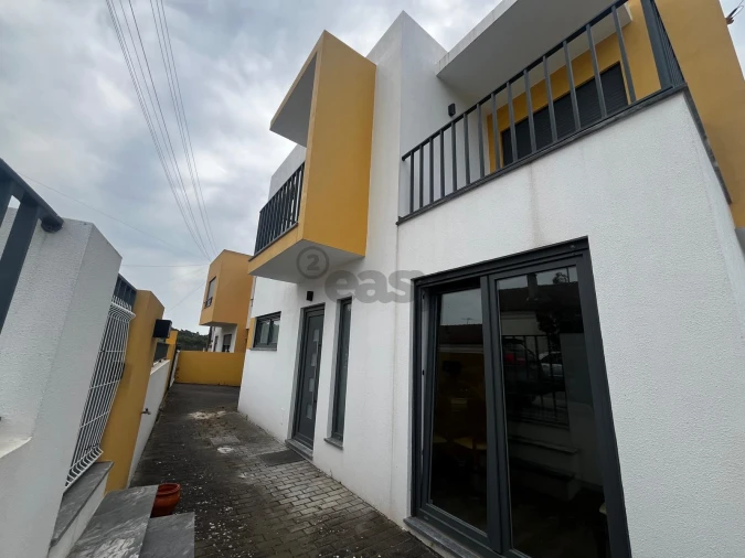 Moradia T3 para Venda em Campelos e Outeiro da Cabeça Foto 2
