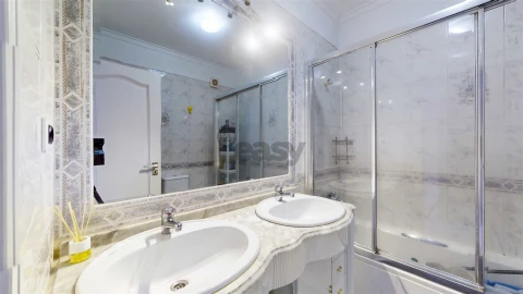 Apartamento T4 para Venda em Póvoa de Santa Iria e Forte da Casa