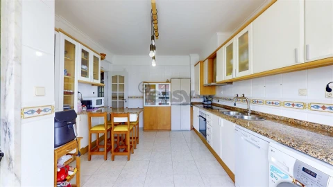 Apartamento T4 para Venda em Póvoa de Santa Iria e Forte da Casa