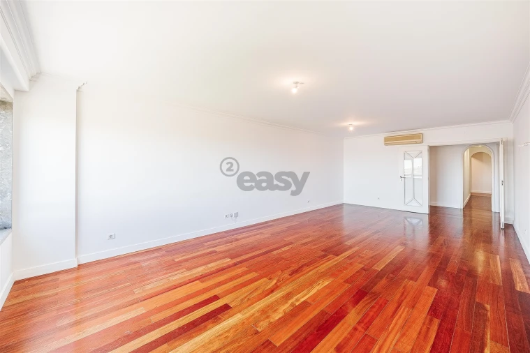Apartamento T7 para Venda em Odivelas Foto 3