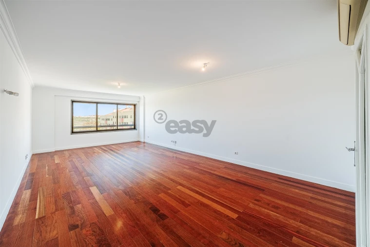 Apartamento T7 para Venda em Odivelas Foto 4
