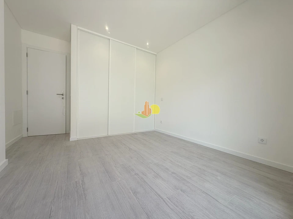 Apartamento T1 para Venda em Tavarede Foto 23