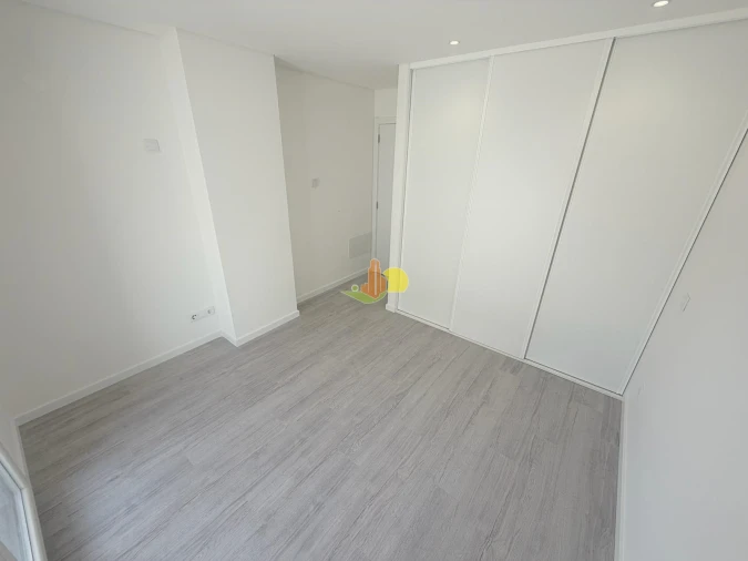 Apartamento T1 para Venda em Tavarede Foto 24