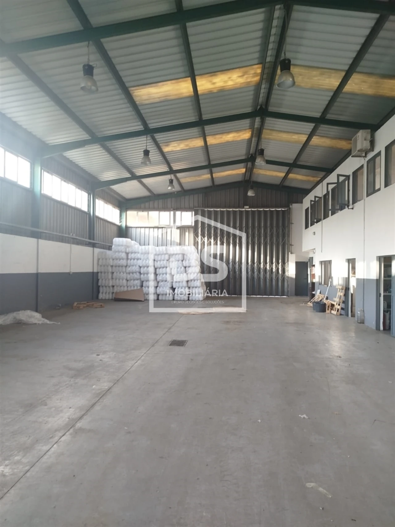 Armazém para Venda em Penafiel Foto 3