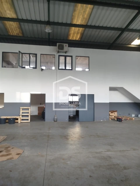 Armazém para Venda em Penafiel