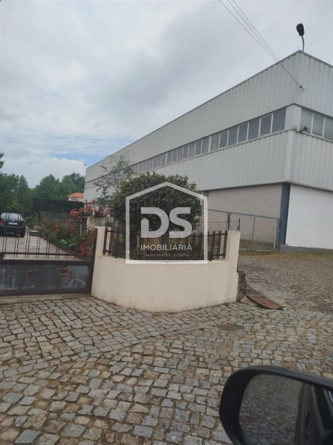 Armazém para Venda em Penafiel