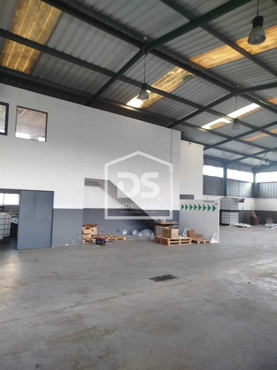 Armazém para Venda em Penafiel Foto 2