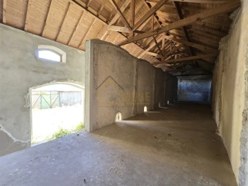 Moradia T0 para Venda em Miragaia e Marteleira