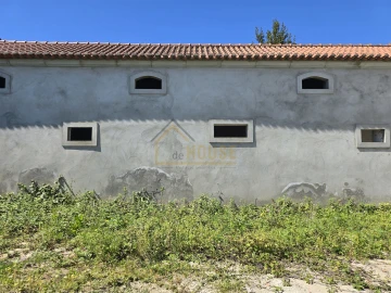 Moradia T0 para Venda em Miragaia e Marteleira