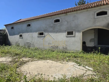 Moradia T0 para Venda em Miragaia e Marteleira